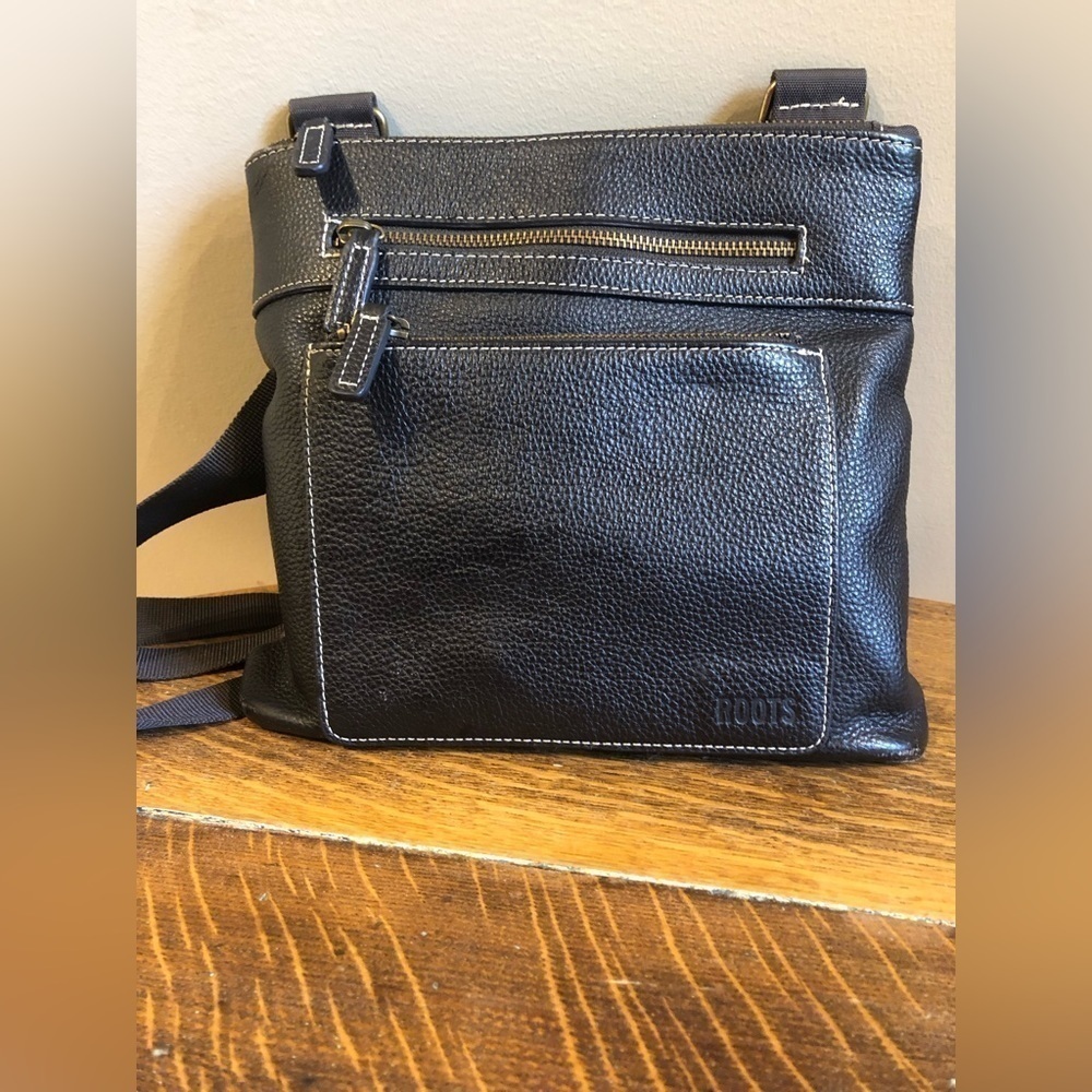 Roots leather dark brown crossbody messenger bag